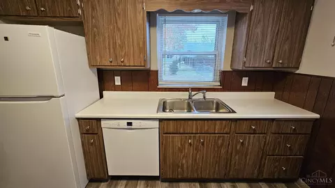 Kitchen - 3583 Eyrich, Cincinnati, OH 45248 photo 3 of 4