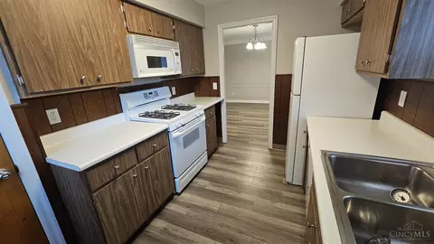 Kitchen - 3583 Eyrich, Cincinnati, OH 45248 photo 4 of 4
