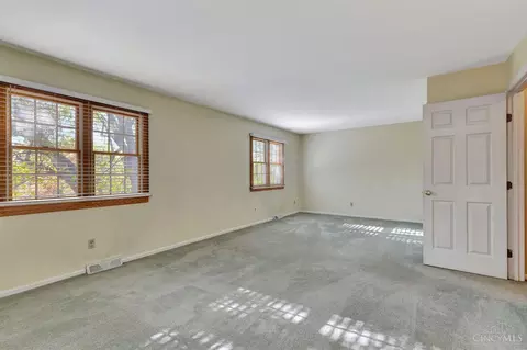 1041 Devils Backbone, Cincinnati, OH 45233 photo 16