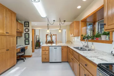 4967 Barnstable, Cincinnati, OH 45244 photo 12