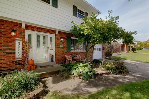 1587 Pinebluff Ln, Cincinnati, OH 45255 photo 3