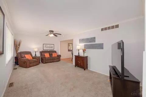 1587 Pinebluff Ln, Cincinnati, OH 45255 photo 9