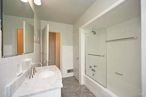 1128 Clearbrook Dr, Cincinnati, OH 45229 photo 27