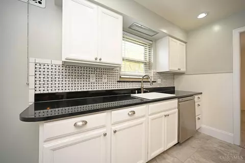 1128 Clearbrook Dr, Cincinnati, OH 45229 photo 19
