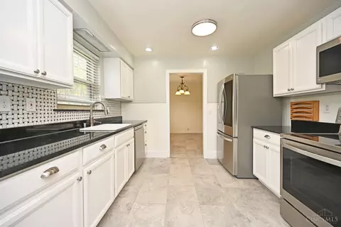 1128 Clearbrook Dr, Cincinnati, OH 45229 photo 18
