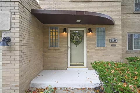 1128 Clearbrook Dr, Cincinnati, OH 45229 photo 4