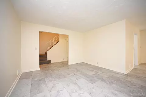 1128 Clearbrook Dr, Cincinnati, OH 45229 photo 9