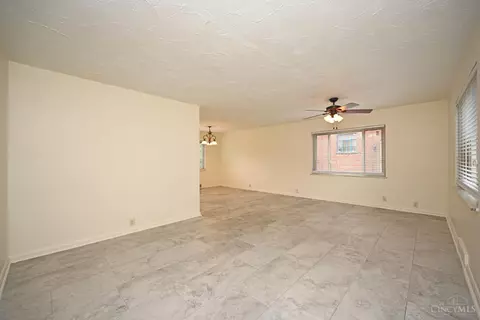 1128 Clearbrook Dr, Cincinnati, OH 45229 photo 7