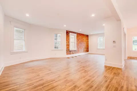 2216 Burnet, Cincinnati, OH 45219 photo 4