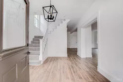 2216 Burnet, Cincinnati, OH 45219 photo 2