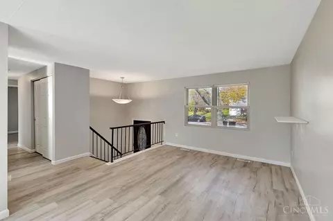 2311 Roxanna Dr, Cincinnati, OH 45231 photo 4