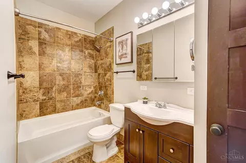 4262 Williamson, Cincinnati, OH 45223 photo 24