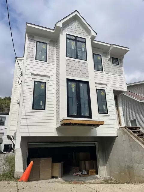 1002 Paradrome, Cincinnati, OH 45202