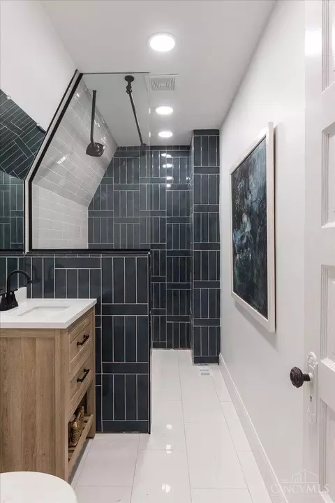 2013 Hewitt, Cincinnati, OH 45207 photo 26