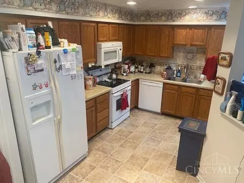 Kitchen - 7644 Lake Pointe, Hamilton Township, OH 45039 photo 1 of 1