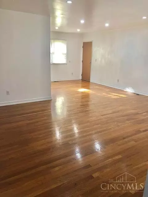 1095 Indra Ct, Forest Park, OH 45240 photo 2