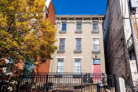 328 Milton, Cincinnati, OH 45202