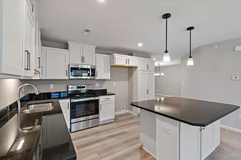 683 Tradition Rdg, Cincinnati, OH 45245 photo 8