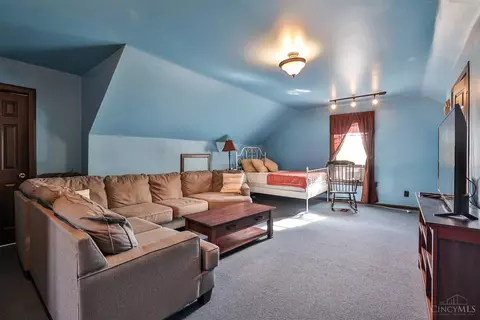 3755 Darwin, Cheviot, OH 45211 photo 8