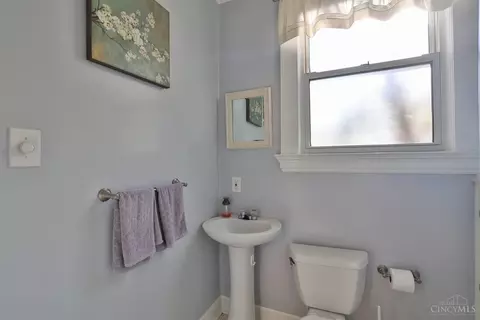 3755 Darwin, Cheviot, OH 45211 photo 23