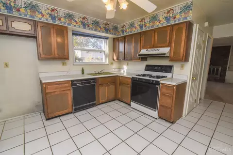 Kitchen - 1549 Pinebluff, Cincinnati, OH 45255 photo 4 of 4