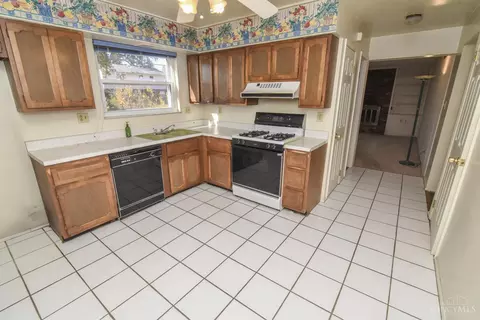 Kitchen - 1549 Pinebluff, Cincinnati, OH 45255 photo 2 of 4