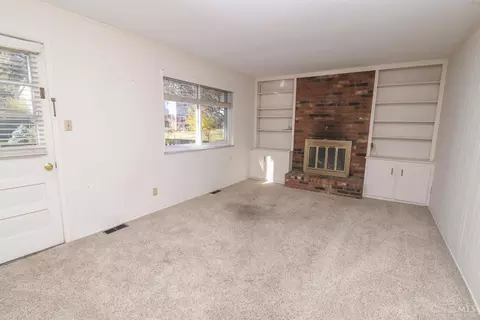 Living - 1549 Pinebluff, Cincinnati, OH 45255 photo 2 of 7