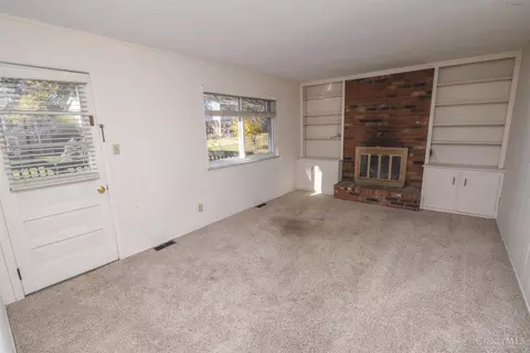 Living - 1549 Pinebluff, Cincinnati, OH 45255 photo 3 of 7