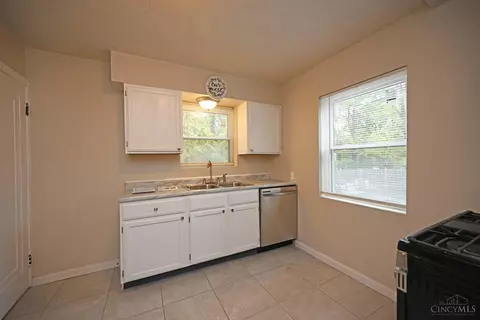 6652 Plainfield Rd, Silverton, OH 45236 photo 9