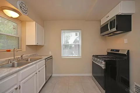 6652 Plainfield Rd, Silverton, OH 45236 photo 11