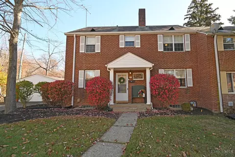 1 Andover Rd, Greenhills, OH 45218