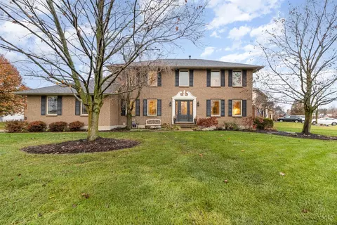 8245 Fox Knoll Ct, West Chester, OH 45069