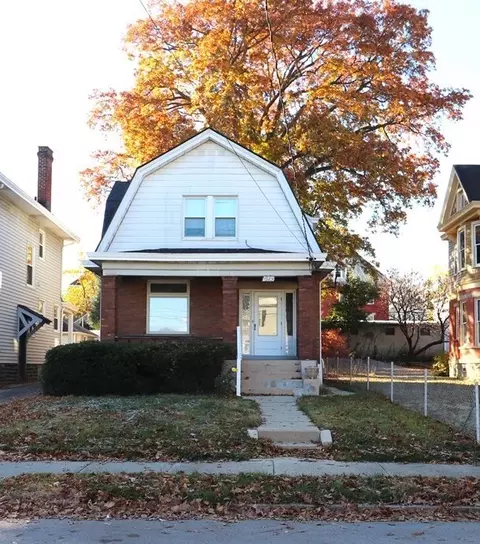 1925 Hopkins, Cincinnati, OH 45212
