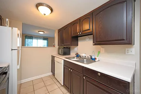 488 Halifax Cir, Cincinnati, OH 45244 photo 10