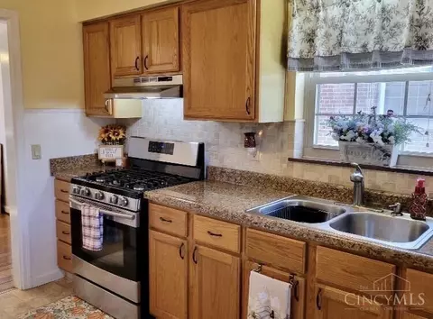 1708 Flora, Cincinnati, OH 45231 photo 5