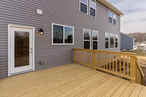 Exterior - 970 Crestpoint, Cincinnati, OH 45245 photo 2 of 4