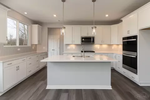 Kitchen - 970 Crestpoint, Cincinnati, OH 45245 photo 3 of 4