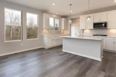 Dining - 970 Crestpoint, Cincinnati, OH 45245 photo 1 of 1