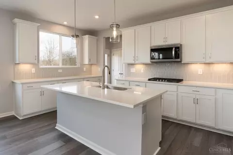 Kitchen - 970 Crestpoint, Cincinnati, OH 45245 photo 4 of 4