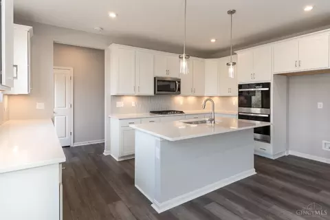 Kitchen - 970 Crestpoint, Cincinnati, OH 45245 photo 2 of 4