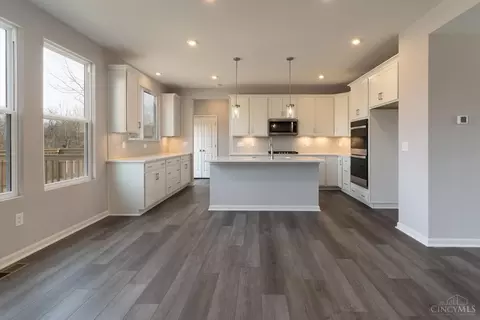 Kitchen - 970 Crestpoint, Cincinnati, OH 45245 photo 1 of 4