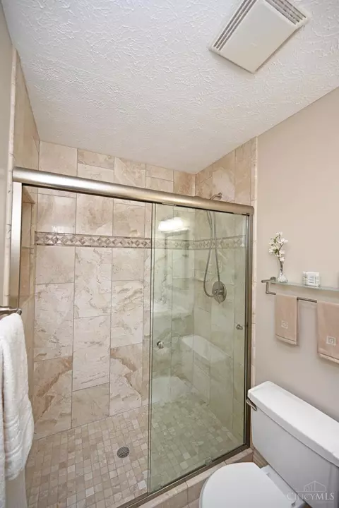 1814 Lockbourne Dr, Cincinnati, OH 45240 photo 25