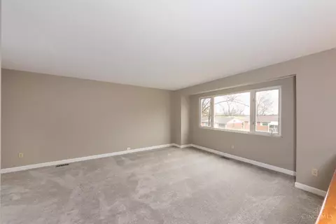 11777 Hamlet Rd, Forest Park, OH 45240 photo 3