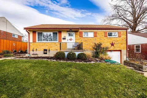 388 Inman Ln, Greenhills, OH 45218