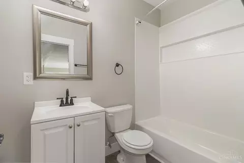 852 Windham, Cincinnati, OH 45229 photo 26