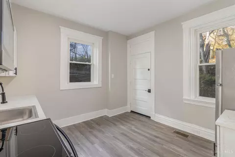 852 Windham, Cincinnati, OH 45229 photo 14