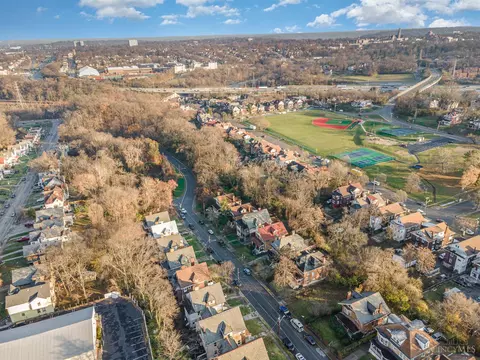 852 Windham, Cincinnati, OH 45229 photo 8