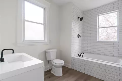 Bath - 438 Considine, Cincinnati, OH 45205 photo 1 of 7