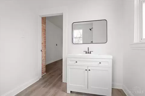 Bath - 438 Considine, Cincinnati, OH 45205 photo 6 of 7