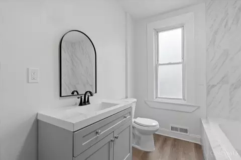 Bath - 438 Considine, Cincinnati, OH 45205 photo 2 of 7